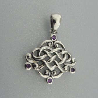 Zilveren Hanger Keltisch Hart met kleine Amethist steentjes  