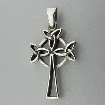 Zilveren Hanger  Kruis met Keltische Triquetra  
