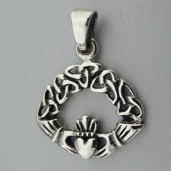 Zilveren Hanger  Keltische Claddagh met Triquetra 