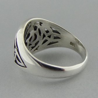 Zilveren Ring Ohm met Keltische Triquetra   