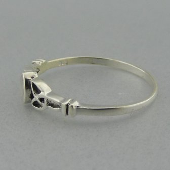 Zilveren Ring Keltische Triquetra met Parelmoer Wit 