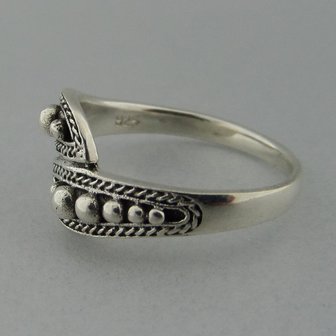 Zilveren Ring Slang vorm met bolletjes   