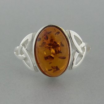 Zilveren Ring Keltische Triquetra met Barnsteen   