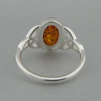 Zilveren Ring Keltische Triquetra met Barnsteen   