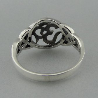 Zilveren Ring Ohm met Keltische Triquetra   