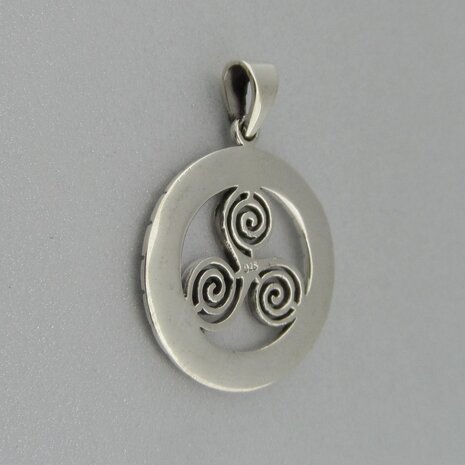Zilveren Hanger Keltische Triskel in Runen Cirkel  