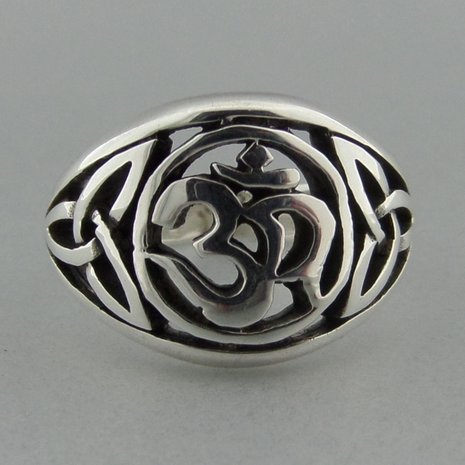 Zilveren Ring Ohm met Keltische Triquetra   