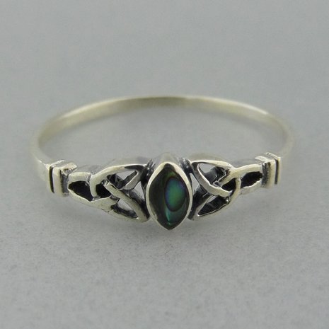 Zilveren Ring Keltische Triquetra met Parelmoer   