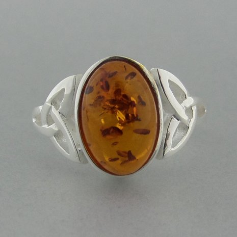 Zilveren Ring Keltische Triquetra met Barnsteen   