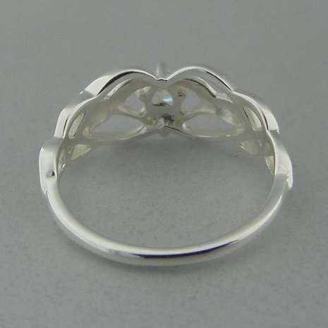 Zilveren Ring Claddagh met Keltische Triquetra en Zirkonia Steentje  