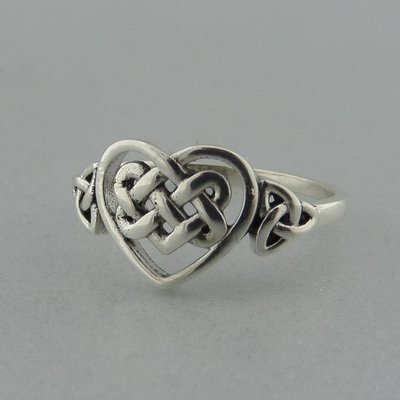 Zilveren Ring Hartje met Keltische Triquetra