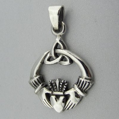 Zilveren Hanger Keltische Claddagh met Triquetra