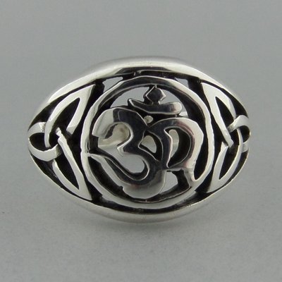 Zilveren Ring Ohm met Keltische Triquetra