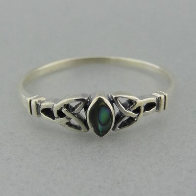 Zilveren Ring Keltische Triquetra met Parelmoer