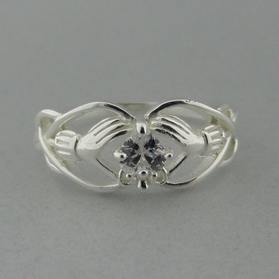 Zilveren Ring Claddagh met Keltische Triquetra en Zirkonia Steentje